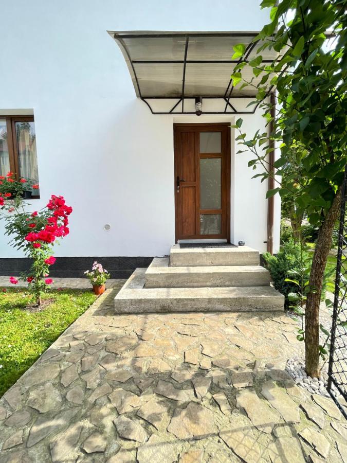 Apartament Linistit / Cozy Apartment Кымпулунг-Молдовенеск Экстерьер фото